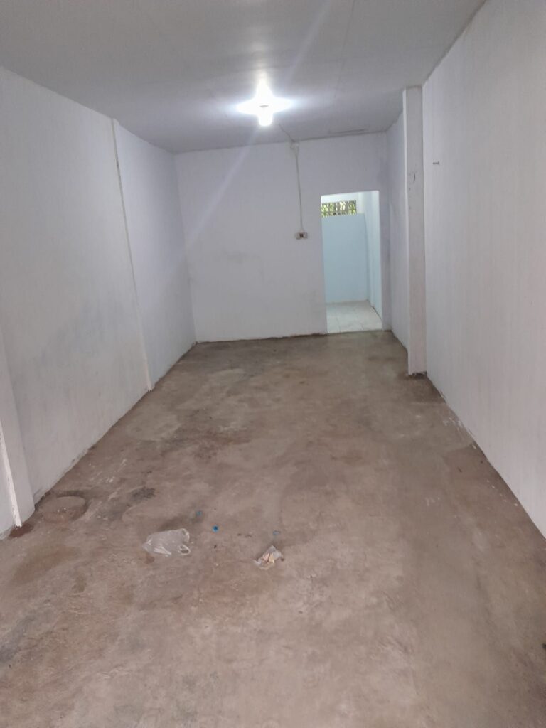 Ruang Etalase Barang Ruko Pasar Bengkok