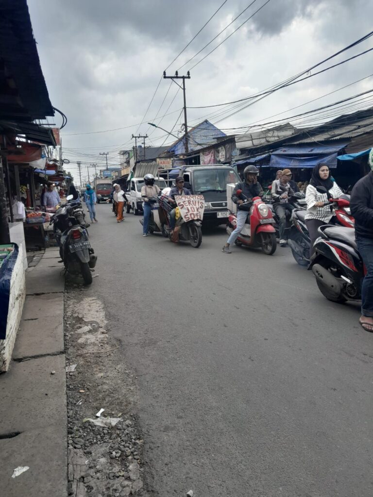 Tampak Jalan Psr Bengkok Depan Ruko